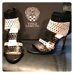 VINCE CAMUTO Heels